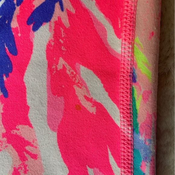 Lilly Pulitzer XS Bright Pink and other fun Colored Capri Leggings. - Picture 3 of 7
